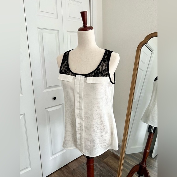 Express Tops - Express black lace + white SMALL